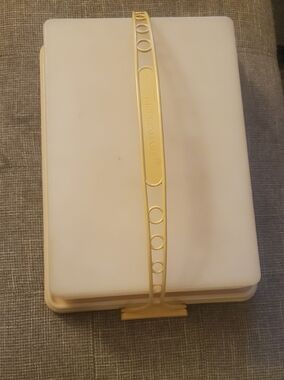 Vintage Heritage Harvest Gold Tupperware Cake Carrier 13x9